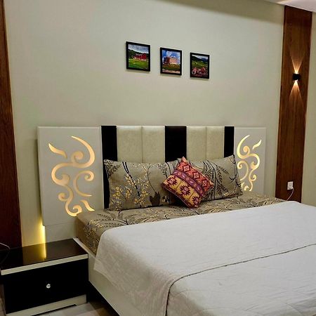 Royal Galaxy Hotel & Residence - Near Islamabad International Airport & Motorway エクステリア 写真
