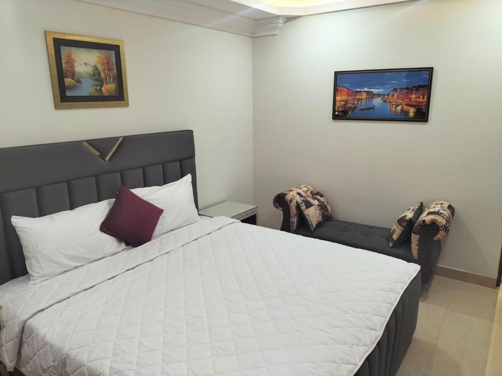 Royal Galaxy Hotel & Residence - Near Islamabad International Airport & Motorway エクステリア 写真