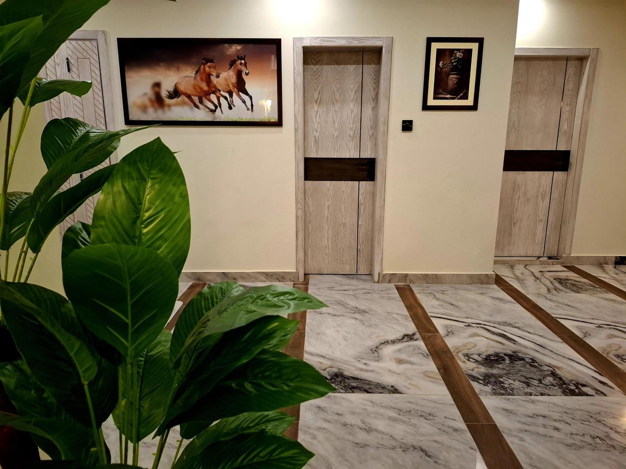Royal Galaxy Hotel & Residence - Near Islamabad International Airport & Motorway エクステリア 写真