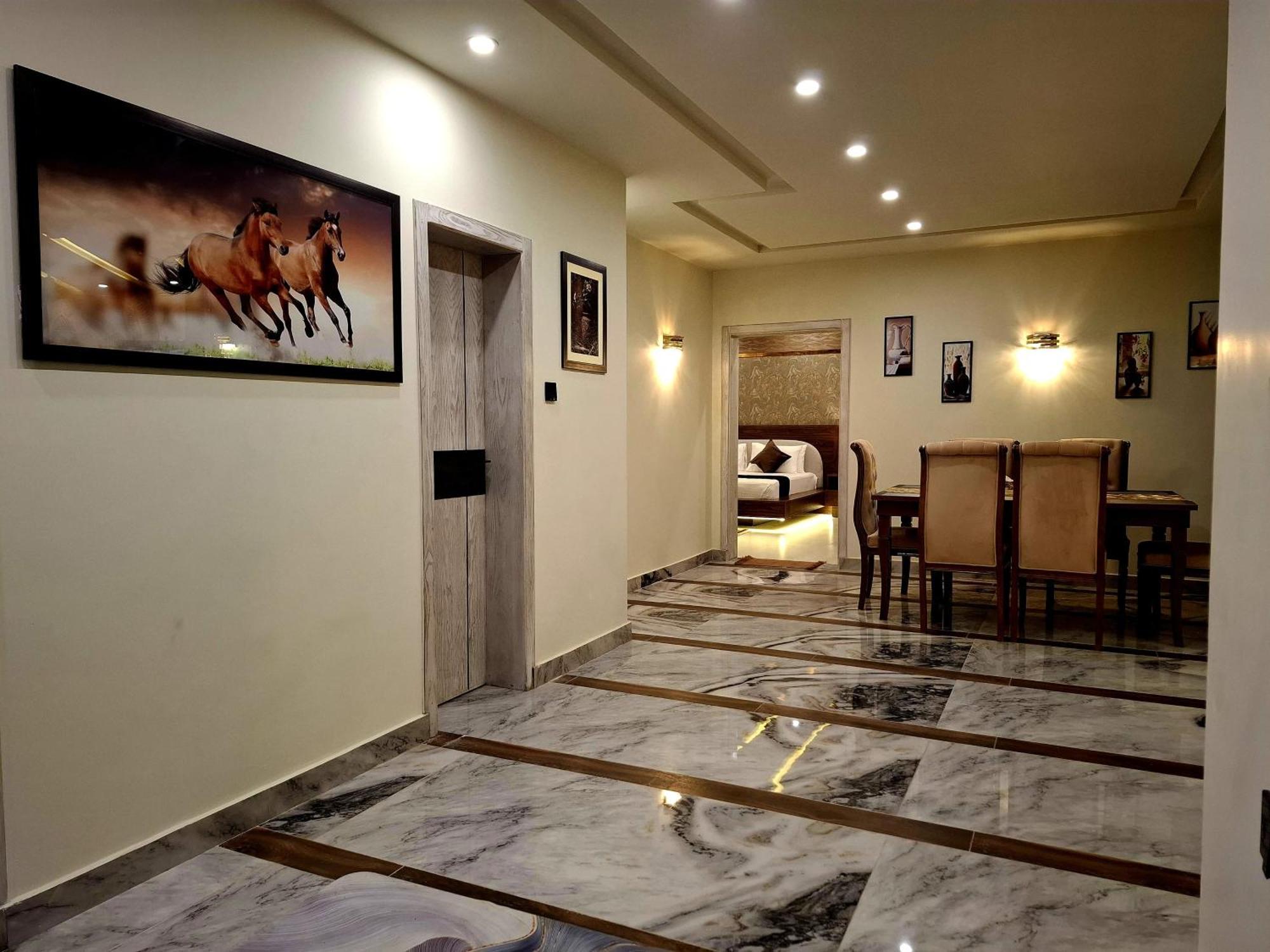 Royal Galaxy Hotel & Residence - Near Islamabad International Airport & Motorway エクステリア 写真