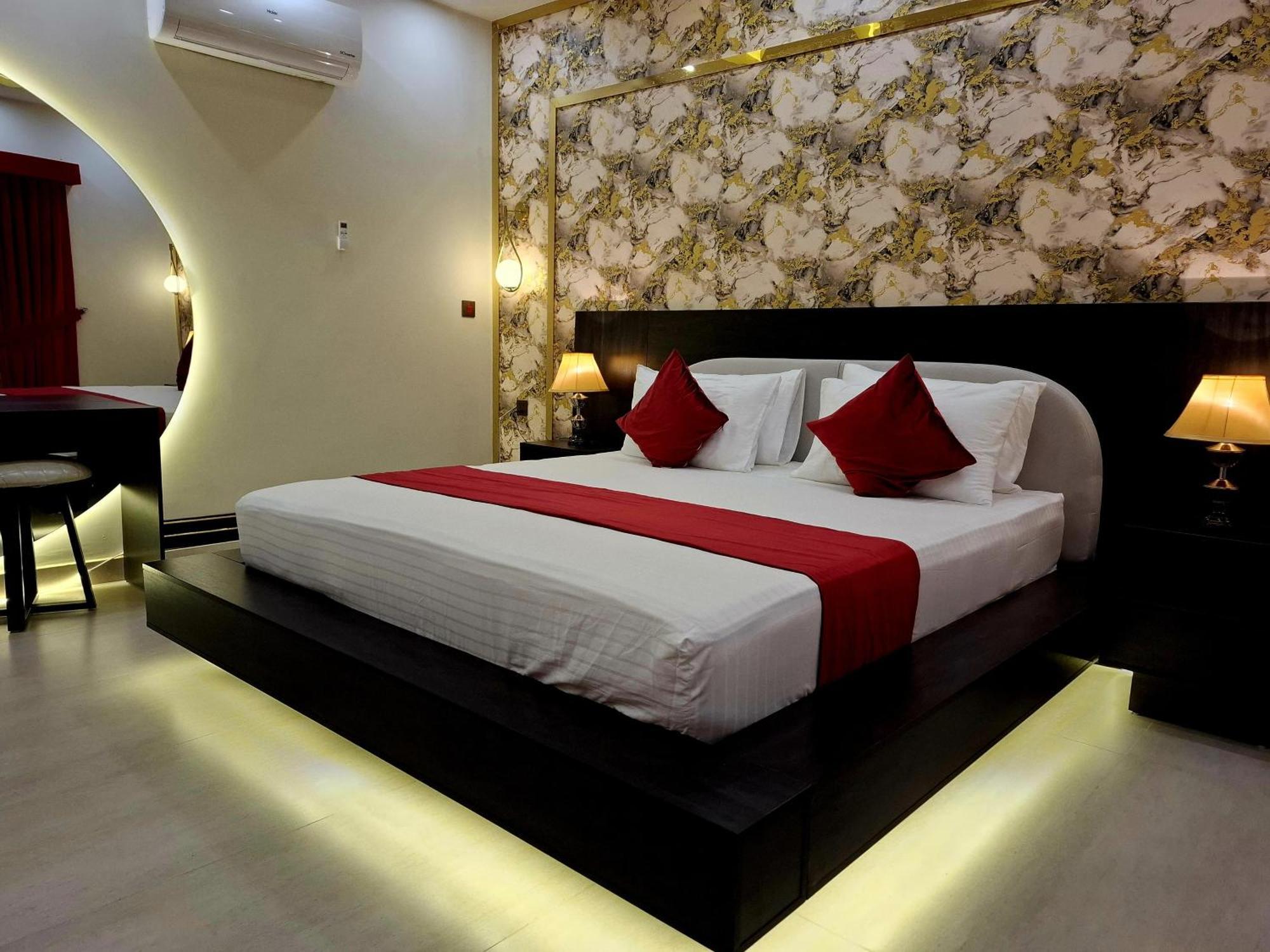 Royal Galaxy Hotel & Residence - Near Islamabad International Airport & Motorway エクステリア 写真