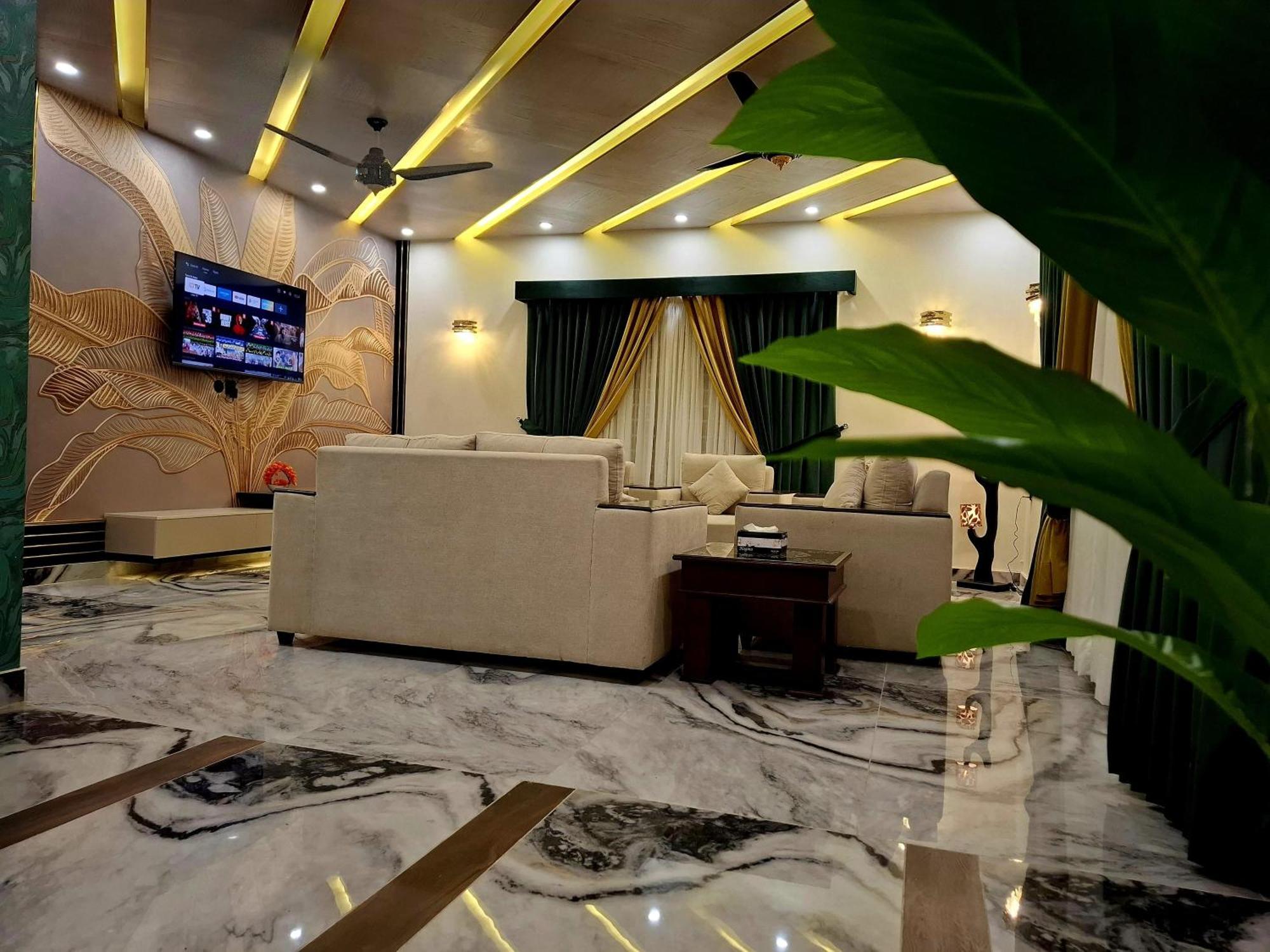 Royal Galaxy Hotel & Residence - Near Islamabad International Airport & Motorway エクステリア 写真