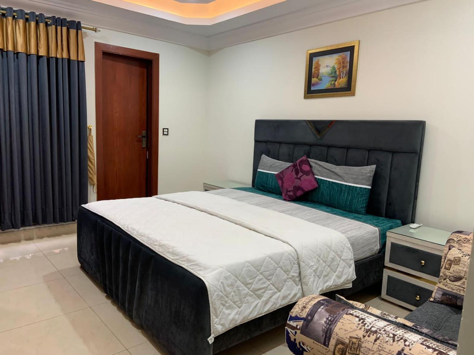 Royal Galaxy Hotel & Residence - Near Islamabad International Airport & Motorway エクステリア 写真