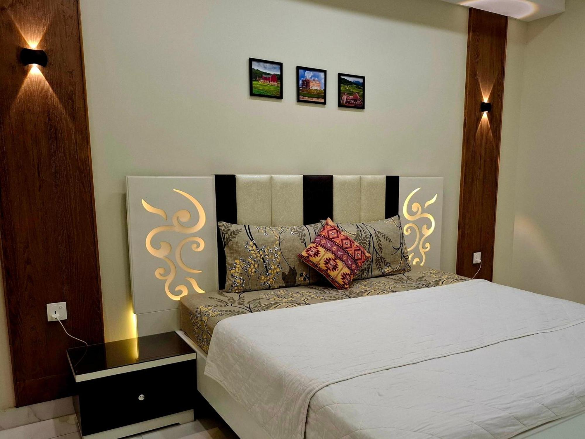 Royal Galaxy Hotel & Residence - Near Islamabad International Airport & Motorway エクステリア 写真