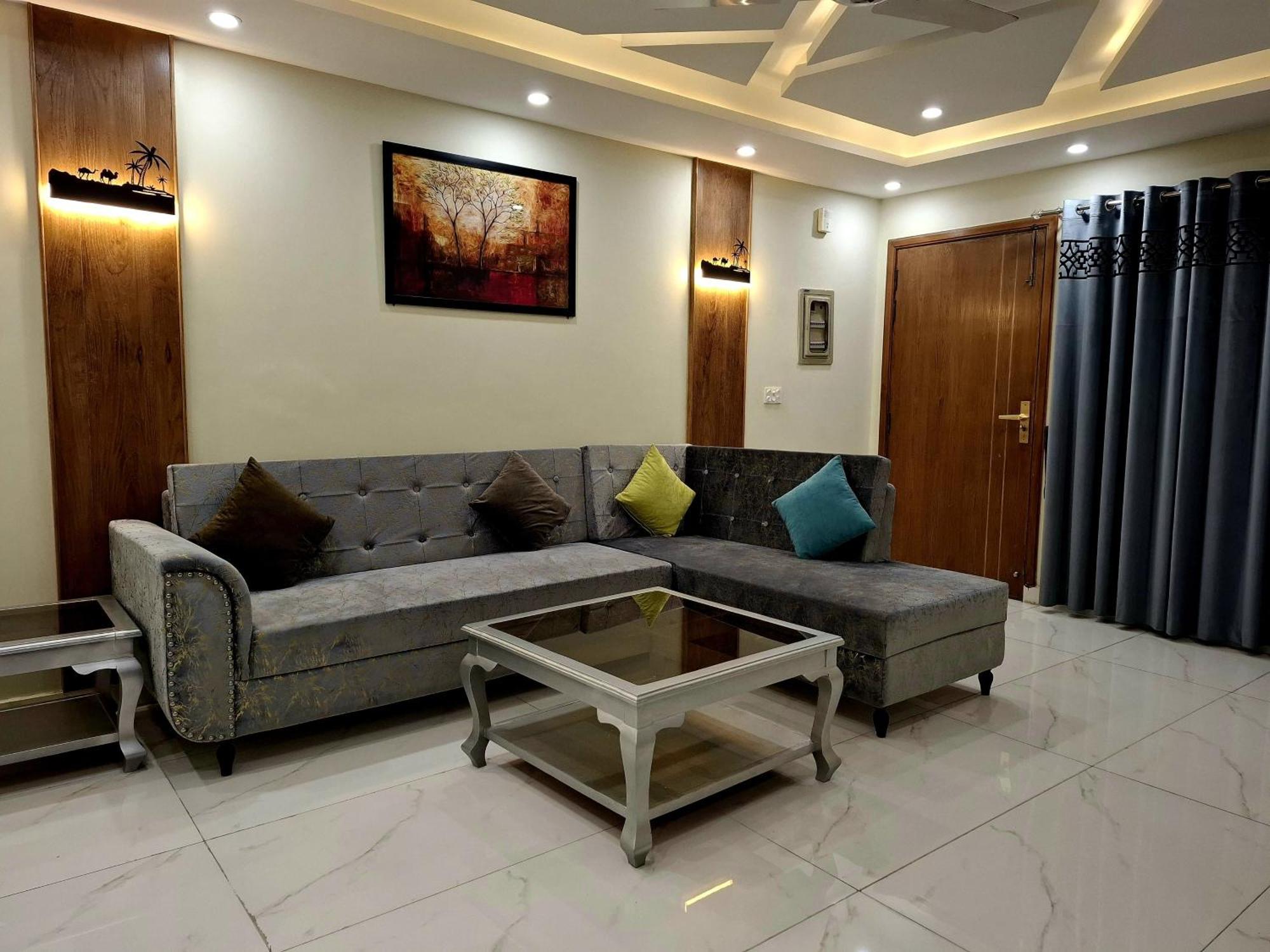 Royal Galaxy Hotel & Residence - Near Islamabad International Airport & Motorway エクステリア 写真