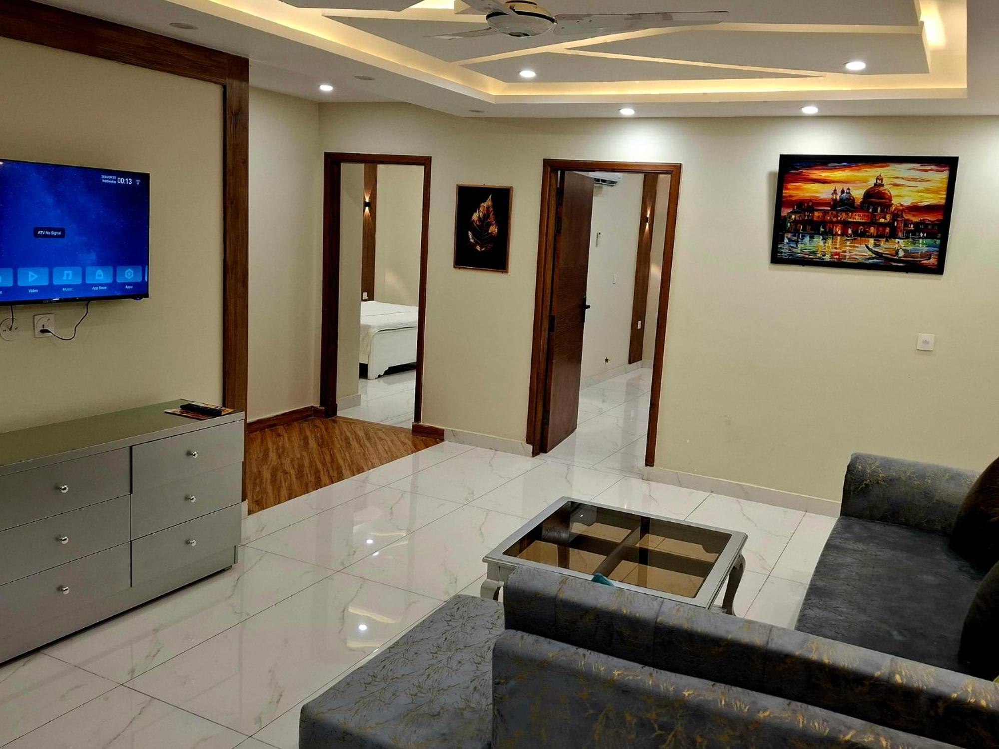 Royal Galaxy Hotel & Residence - Near Islamabad International Airport & Motorway エクステリア 写真