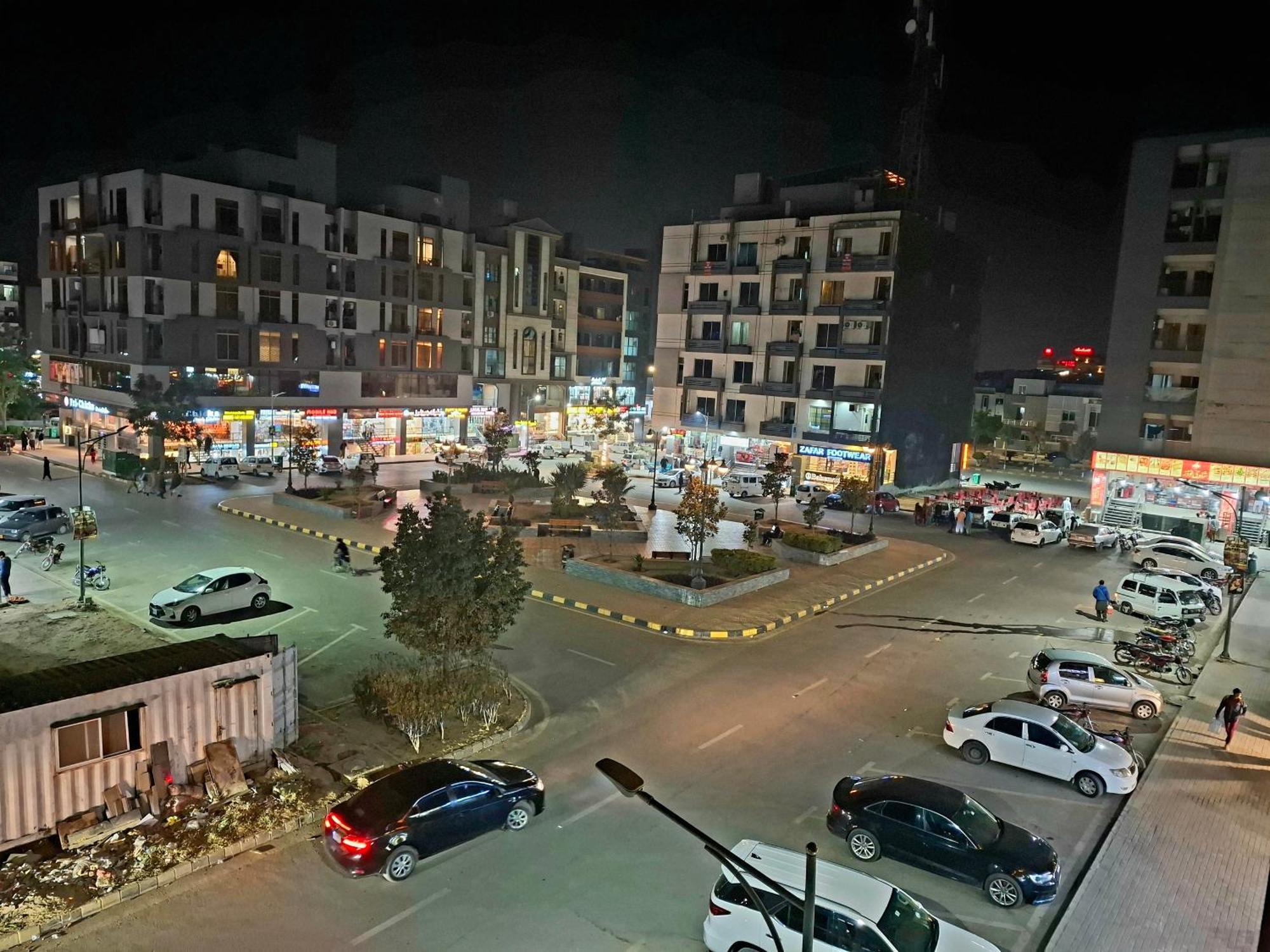Royal Galaxy Hotel & Residence - Near Islamabad International Airport & Motorway エクステリア 写真